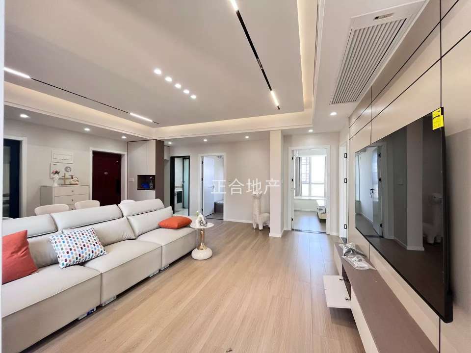 降价了，城南，森林国际，电梯好楼层，精装三房二卫，下楼就是新二中二小，老证，一天未住