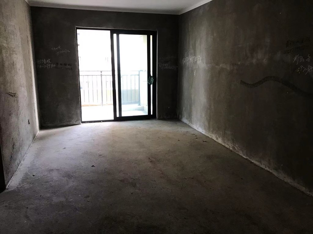 森林国际翡冷翠毛坯小三房两卫边户南北通透三面采光看房方便