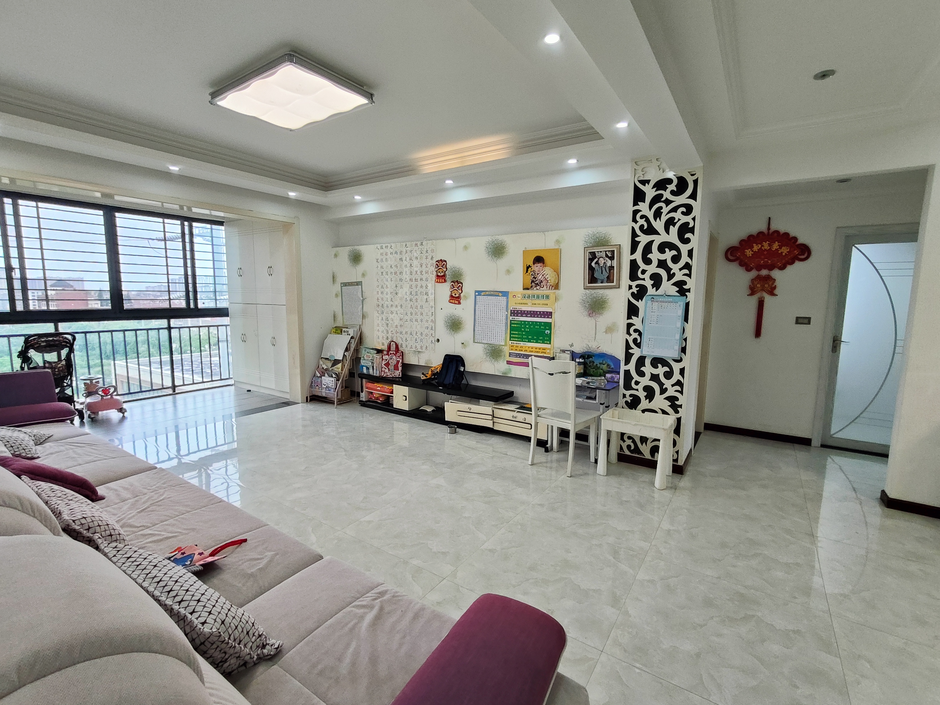 时代天骄.精装三房两卫.中间楼层.证件满二.