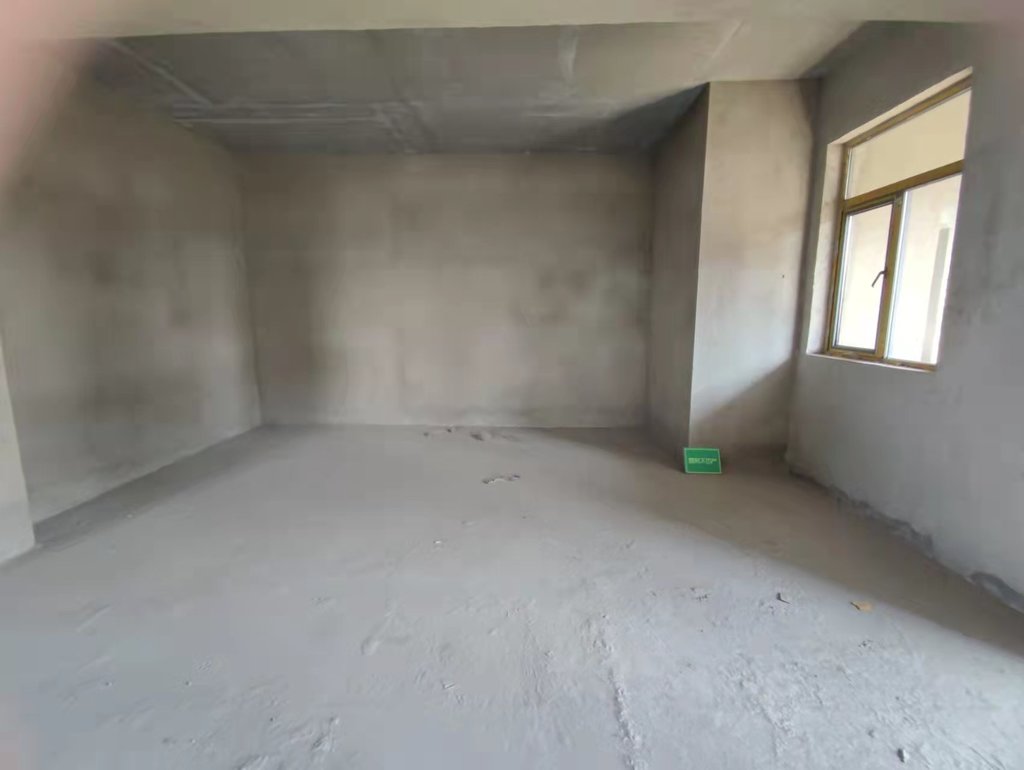 和合国际城超毛坯大四房，户型方正通透，小区的绿化也好，地理位置优越！