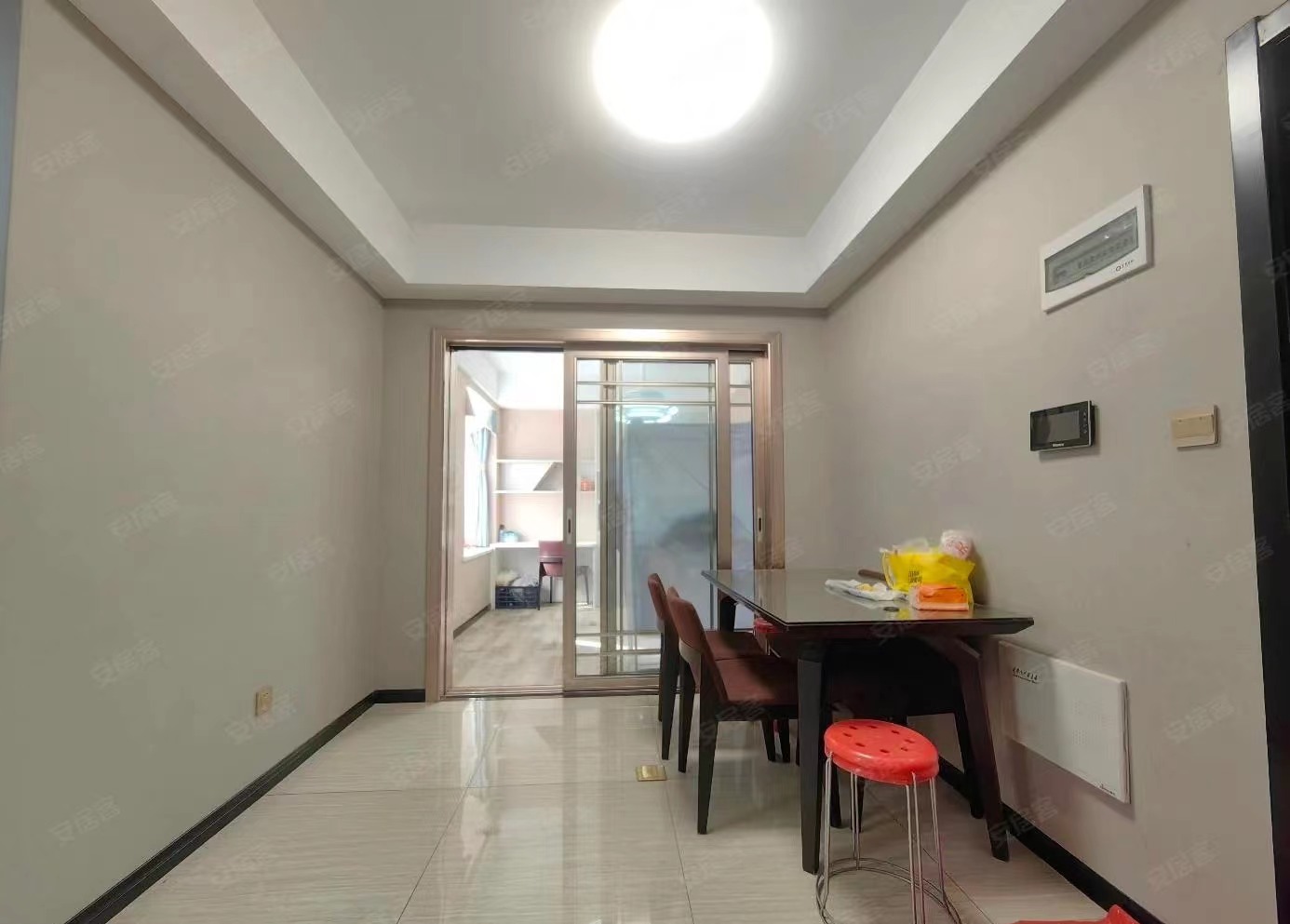 22，忍痛急售，一中旁，中间好楼层，精装小三房，满二