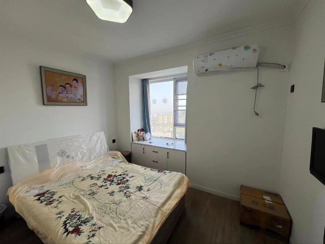 满庭春.精装三房两卫.小区环境好.出行方便.证件满二.看房方便