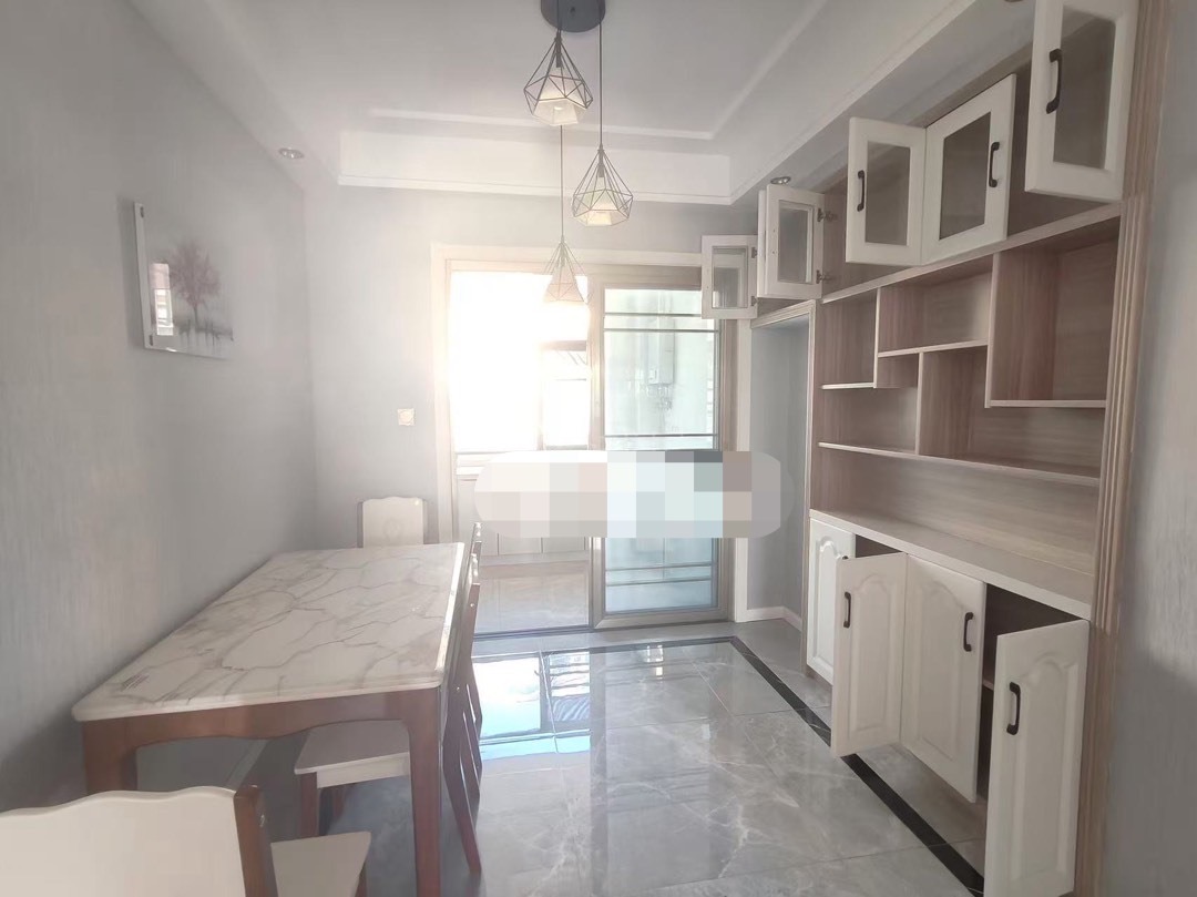 282，新城壹号五期，电梯洋房，好楼层5楼，总高7层，大阳台，全新装修，精装三房，一天未住