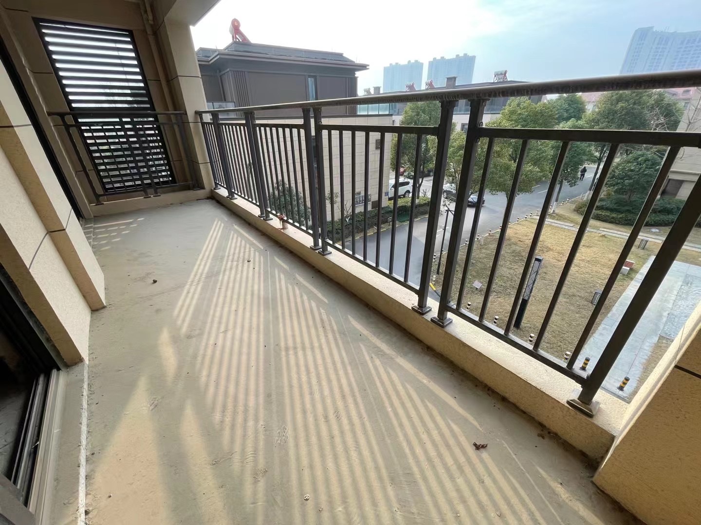 57，单价三字开头，高品质小区，小高层边户，四房，户型特别好，无公摊