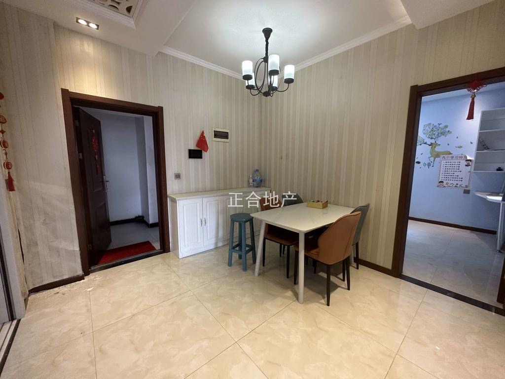 城南，元泰未来城A区，精装三房，电梯好楼层，全屋暖气片，证满二，下楼新三中