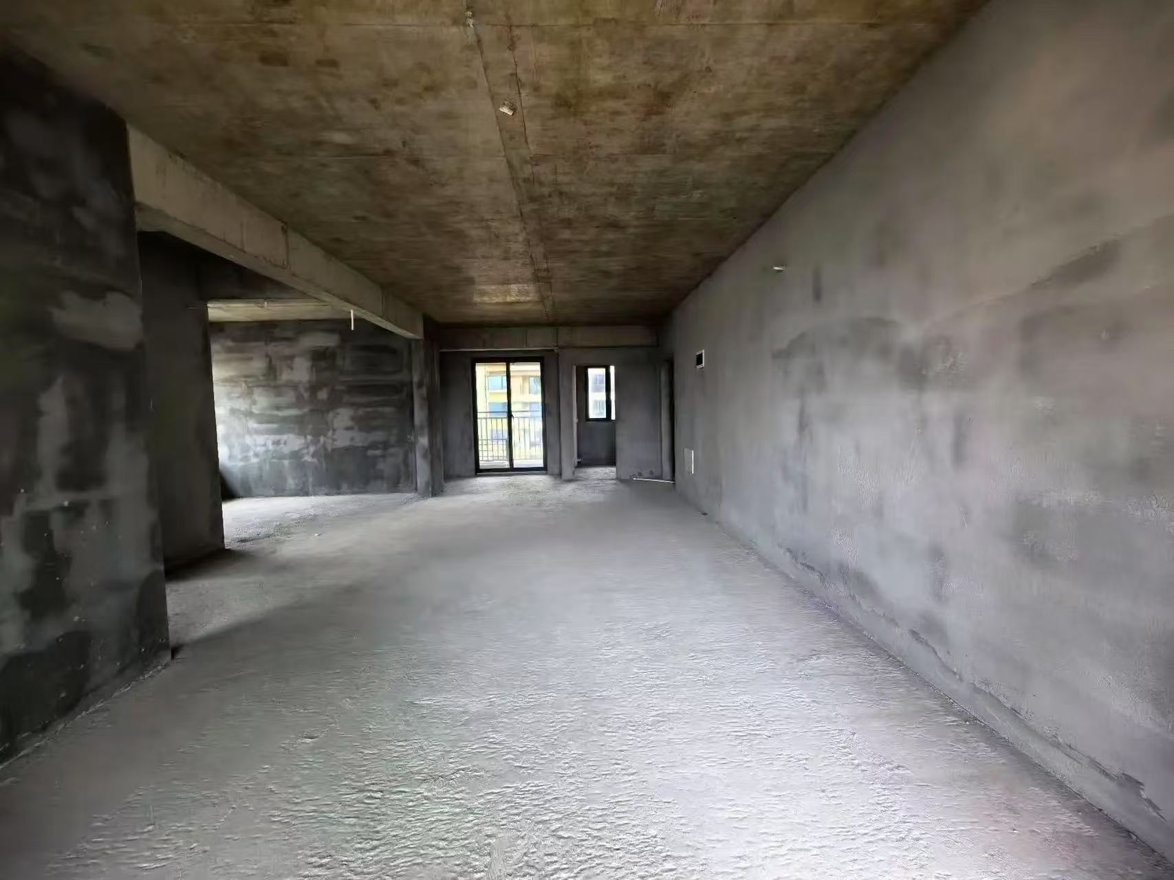 城南，荣怀A区，毛坯三房，边户小高层，好楼层，72万包营业税