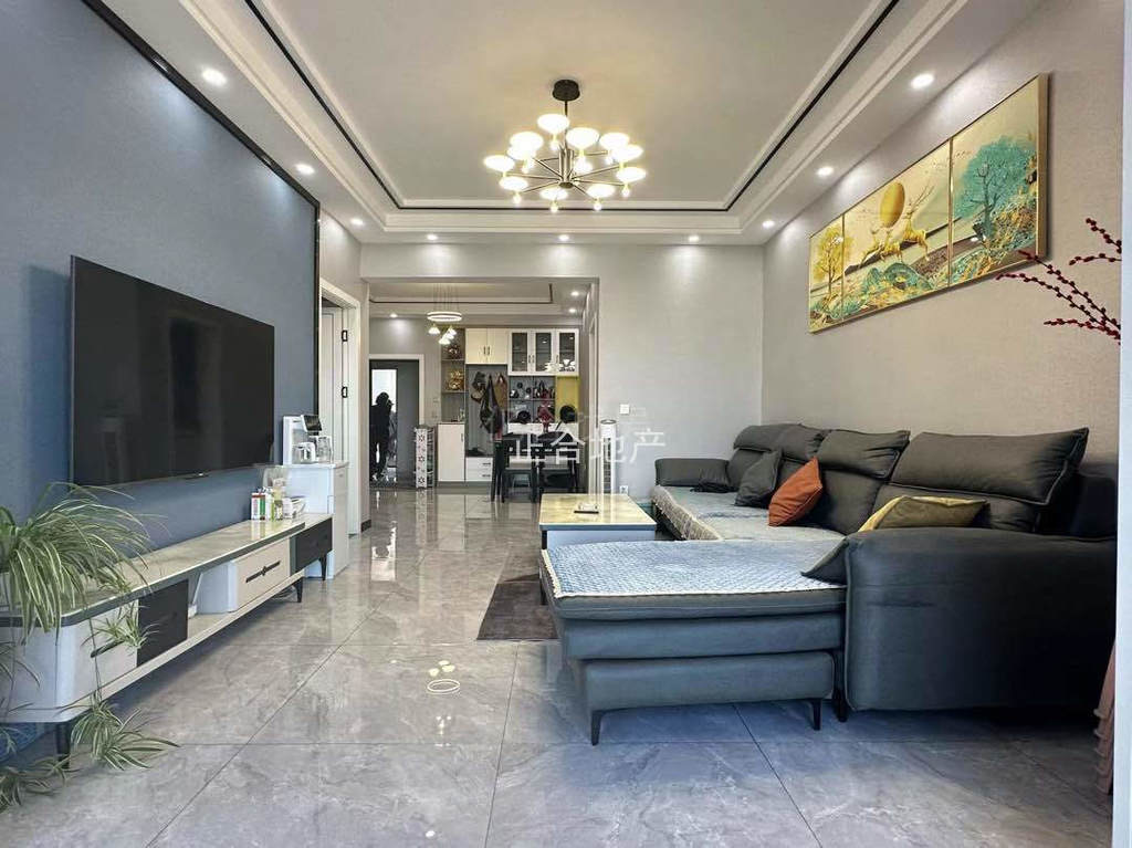 急售 ，都市高尔夫，9成新装修 ，精装2房  ，电梯好楼层，家具家电齐全