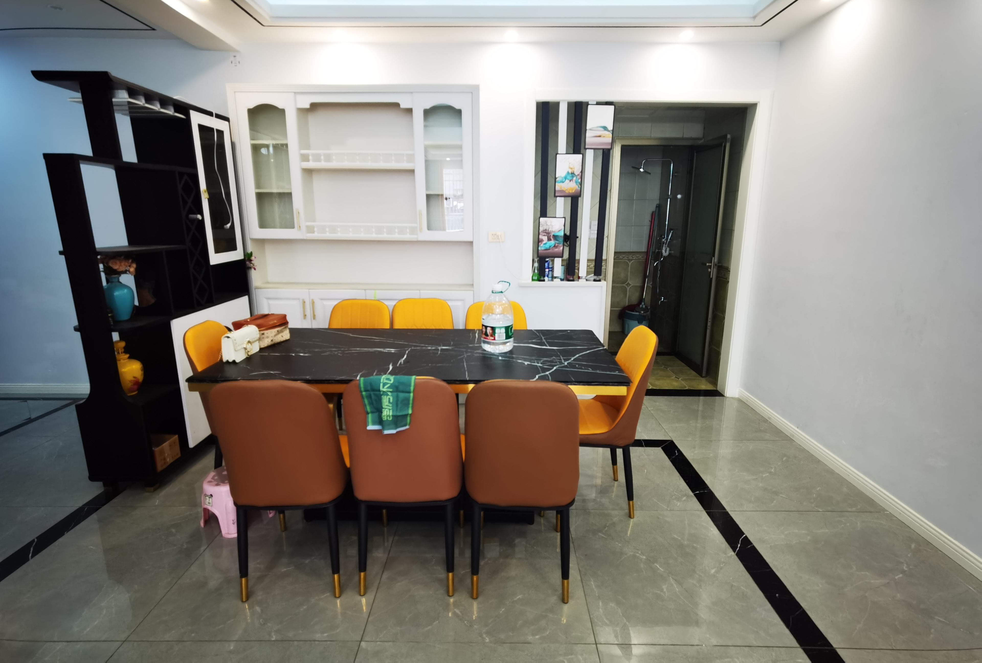 世北春精装四房刚刚装修半年都没怎么住过诚心出售