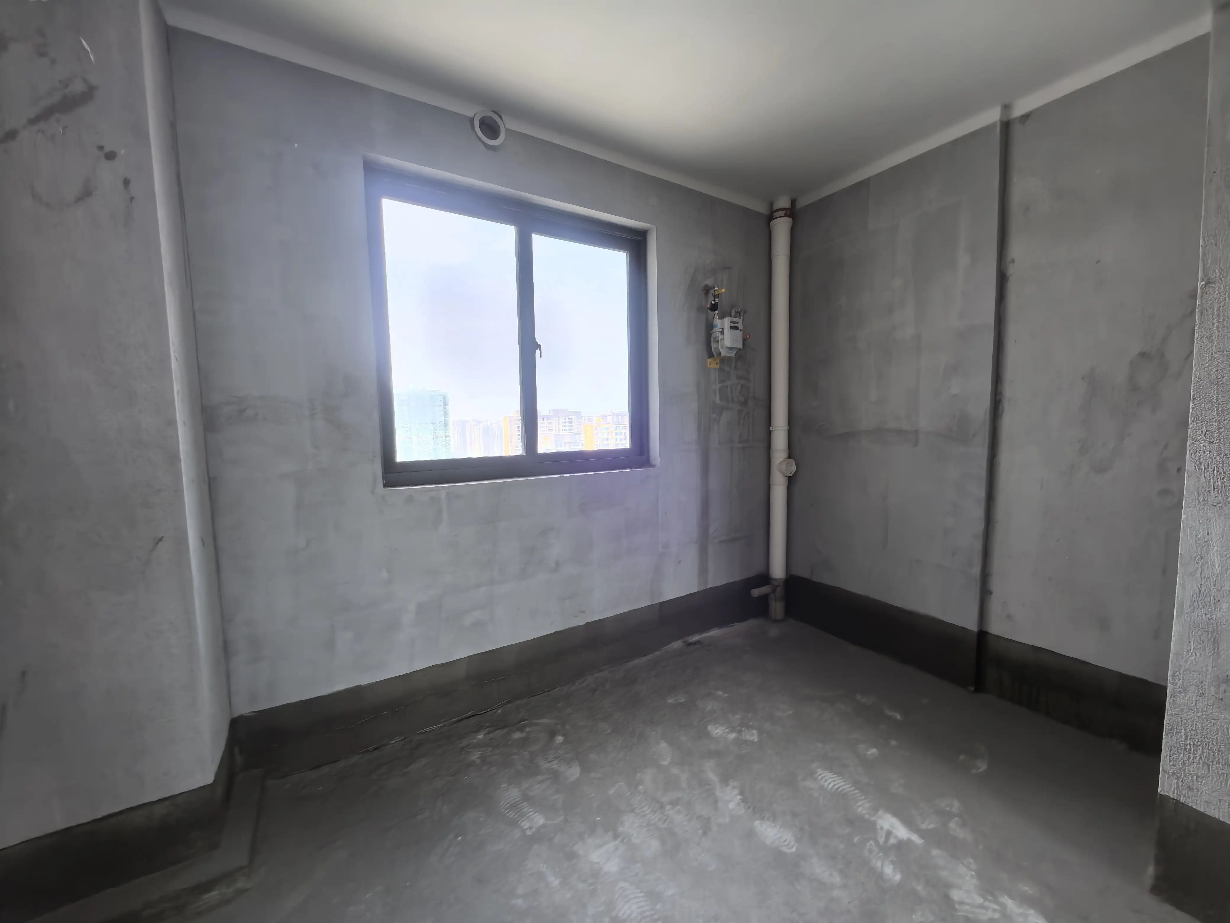 捡漏，城南，吾悦华府，毛坯四房，80.8‮带万‬车位，‮度速‬来秒。好楼层