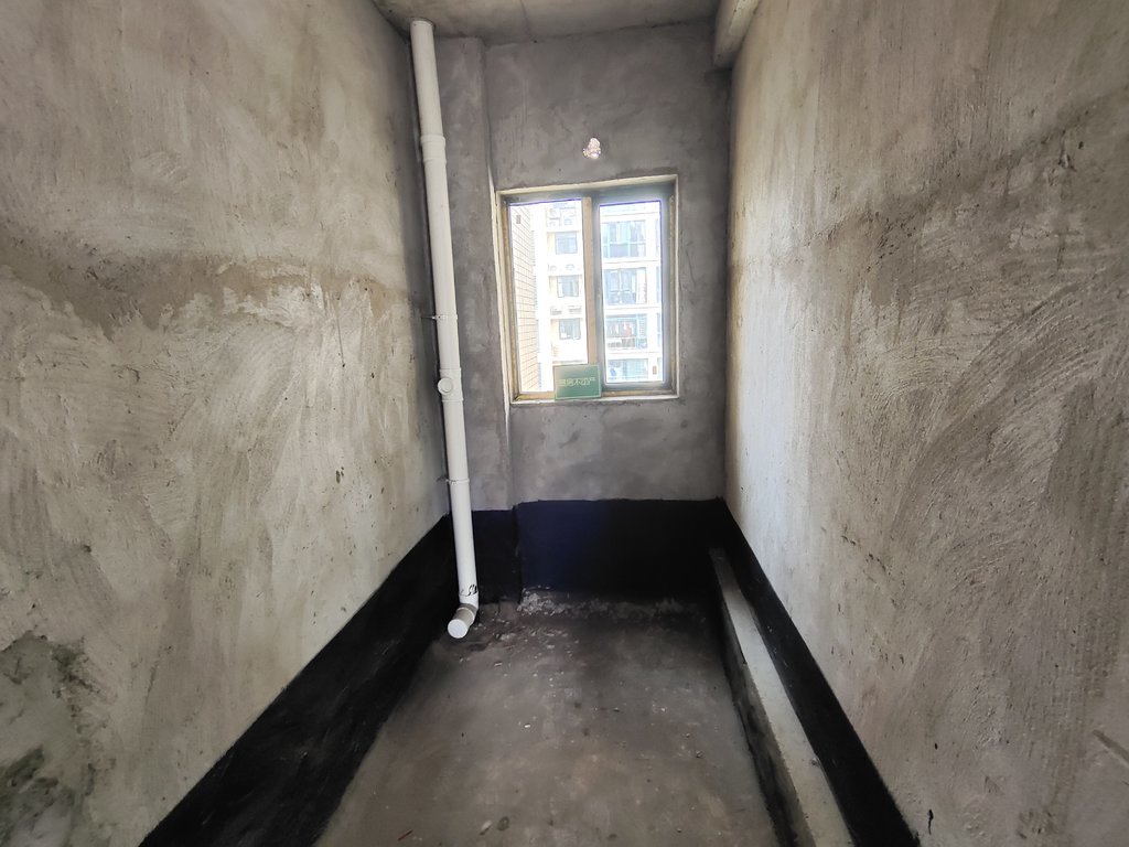 新城一号五期五期花园洋房毛坯三房看房方便