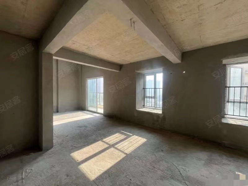 降价了，蓝天花园，1梯1户洋房，东边户，客厅6米挑高，带两个地下车位，无过户费