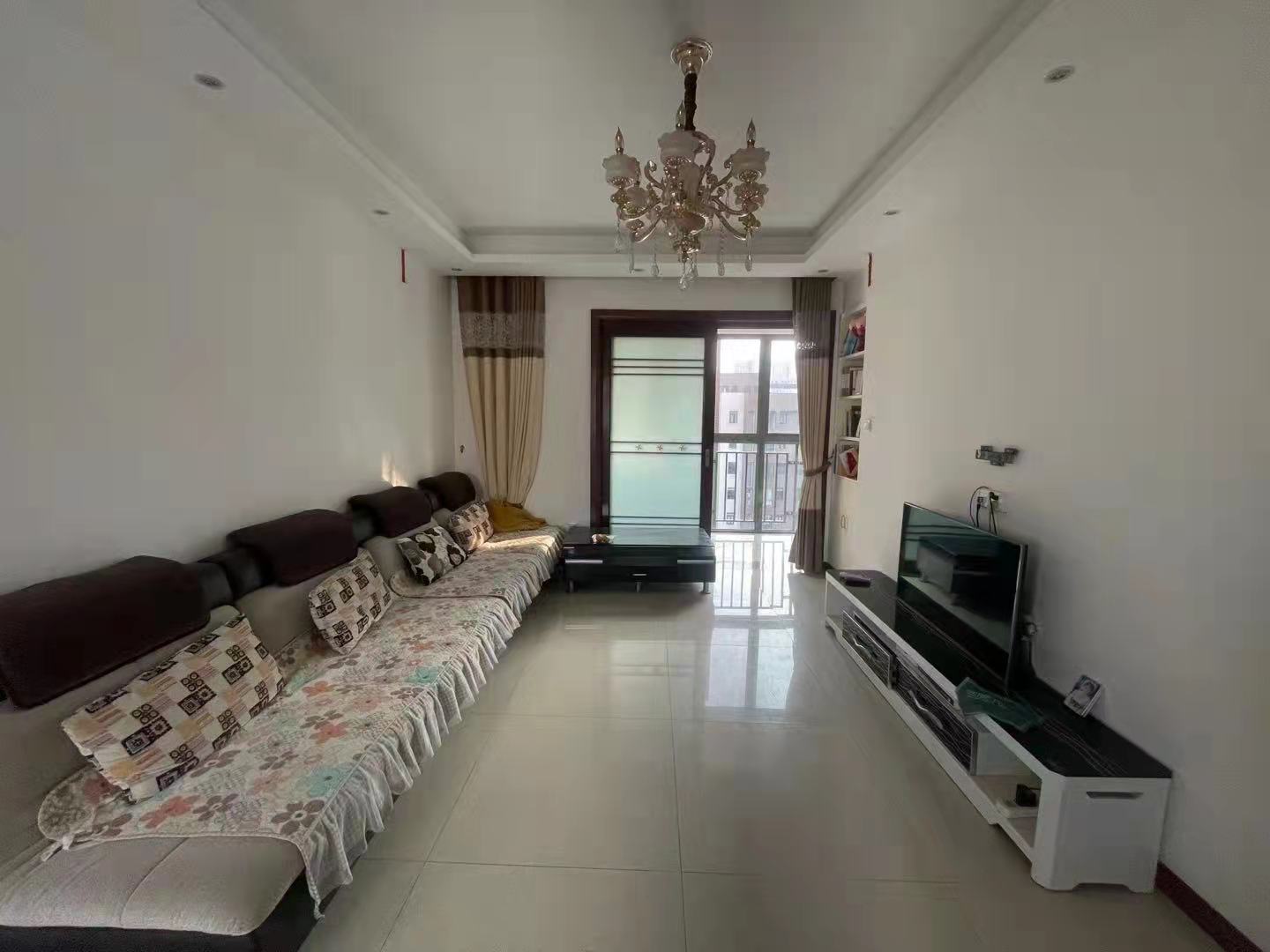 世纪雅园精装三房，户型通透采光好