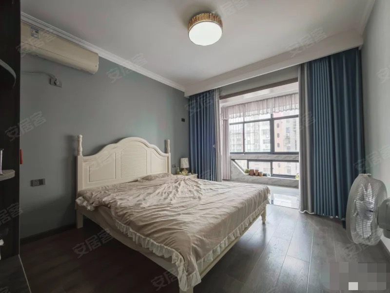 复州花园，步梯3楼，精装三房。南北通透，成色新，拎包入住，