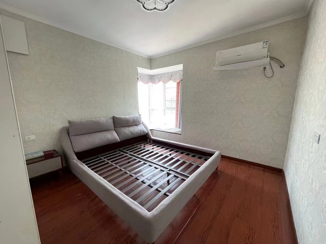 尹台公馆红星美凯龙旁精装两房中间楼层出租