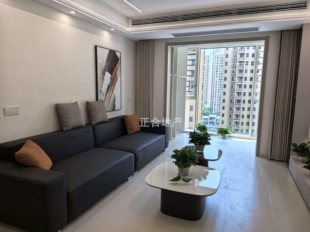 城南， 森林国际城 ，电梯好楼层 ，证满二年 中央空调 ，家电齐全， 诚心出售