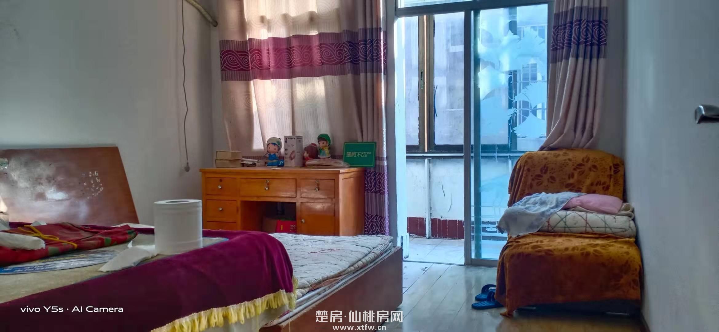 黄荆小区私房两杆三层出行方便好停车急售