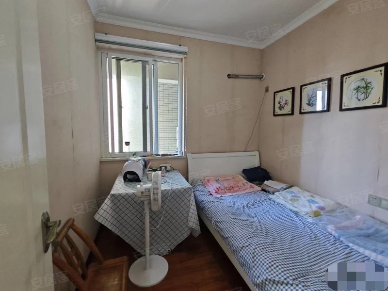 快来捡漏，一中附近，和合国际城，精装三房，电梯中间楼层，老证