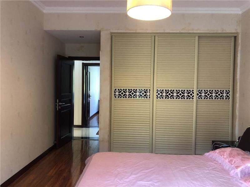 急售绿地华庭绿化覆盖大 的生活品质室内装修好证满两年过户费低