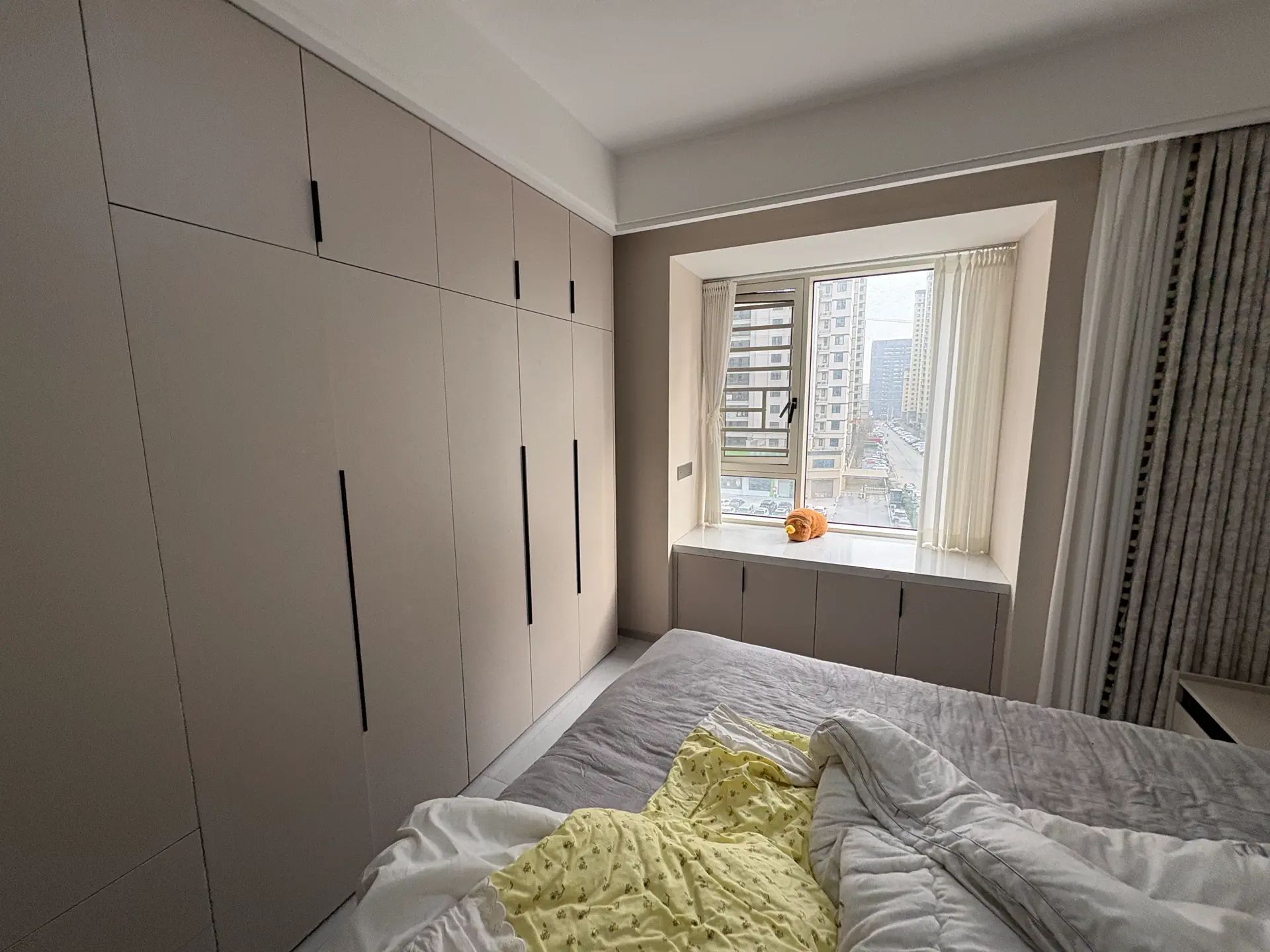 城南，蓝天花园，小高层，1梯1梯，精装三房，好楼层5楼，9成新，证满二