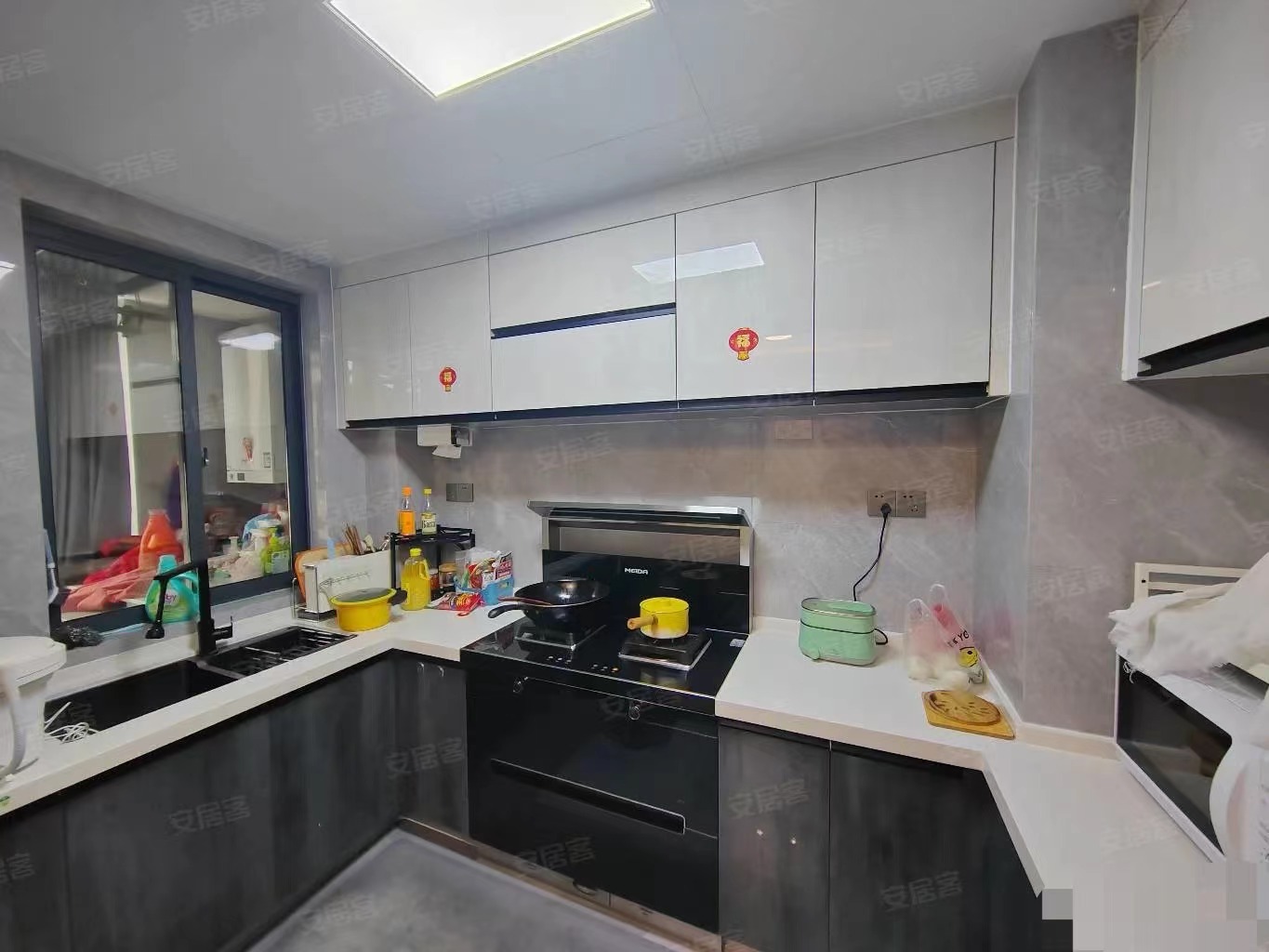 53，捡漏，森‮国林‬际‮冷翡‬翠，精装三房，‬全屋地暖，证‬满二