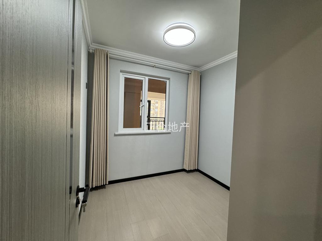 满庭春•七期，精装3房2卫，全新品牌装修，电梯中间楼层，证满二，拎包入住