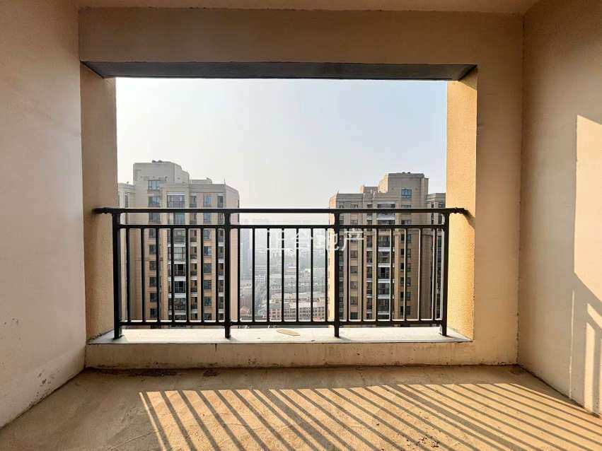 降价了，环球广场，好楼层，单价4千多，满2年，三开间朝南，视野采光好