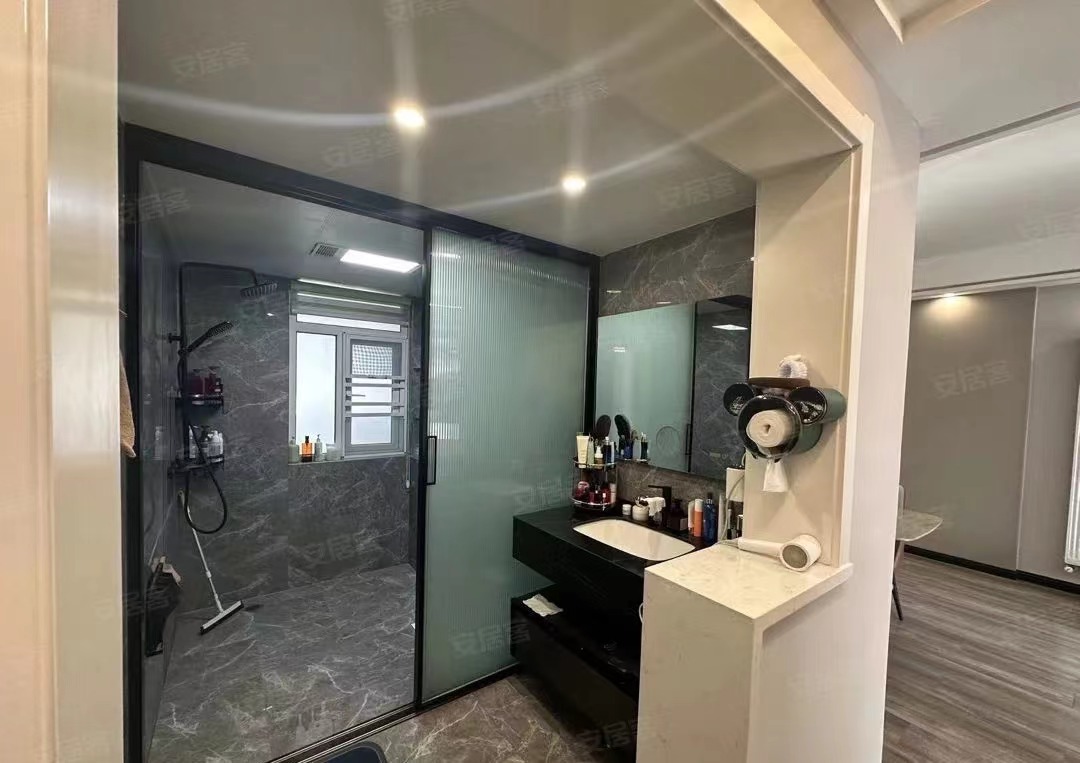 28，城南亏本出售，豪装2房，全屋地暖，全屋中央空调，没有住过，