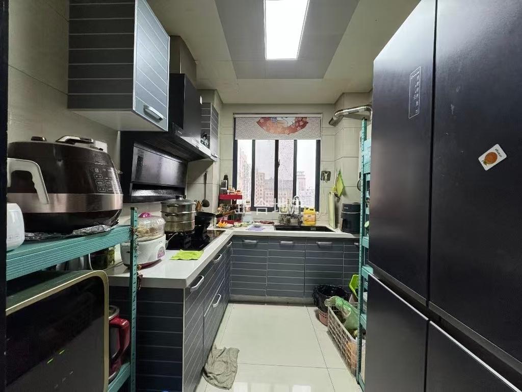 城南森林国际北苑对面，小高层，电梯7楼，​精装修三房，单价4100，捡漏