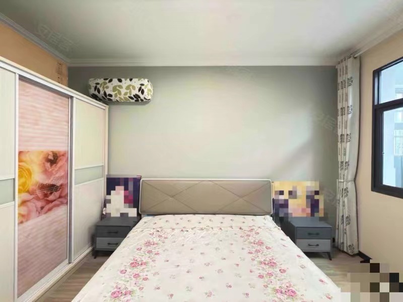 264.，车站附近，复州花园旁，精装三房，好楼层步梯2楼，9.9成新，有证！