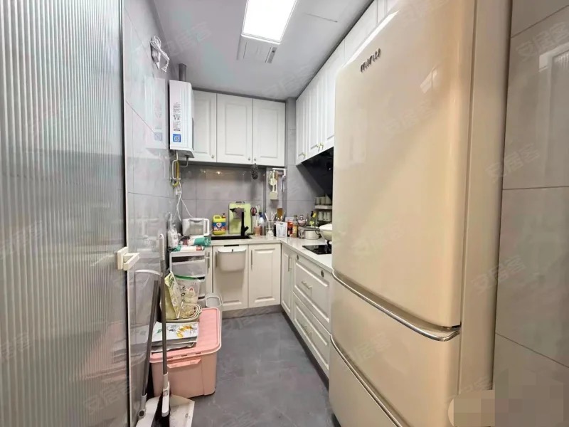 431，城南，荣怀，温馨精装两房，拎包住。好楼层15楼，小高层