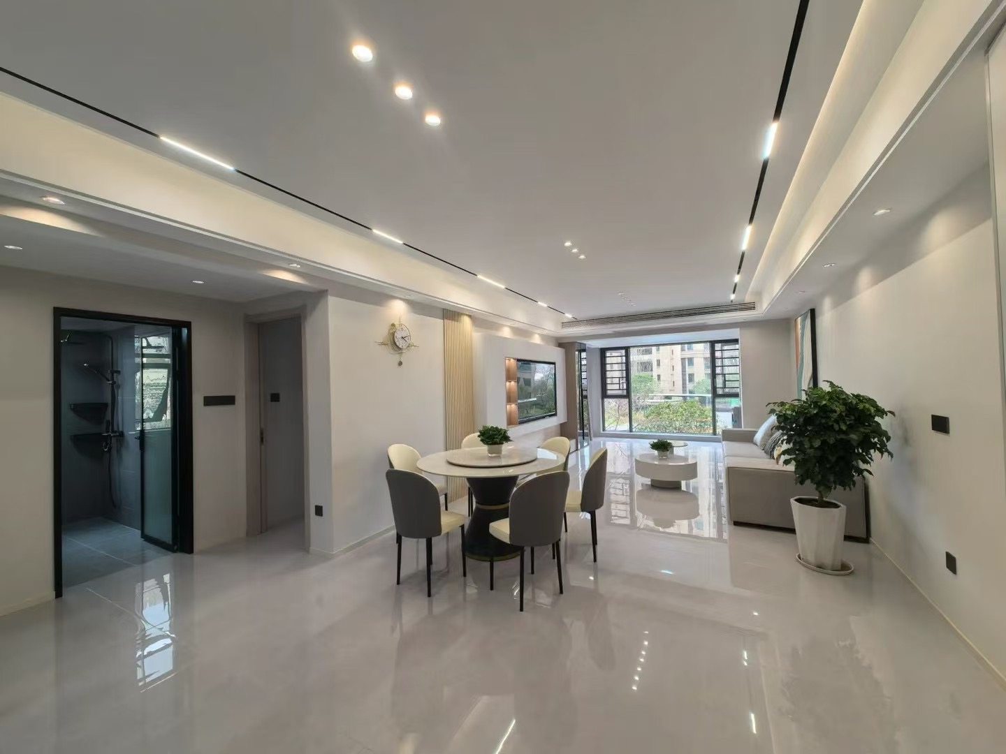 城南，御湖世家，大边户，单价5800，精装三房，送家具家电，9.9成新，一天未住