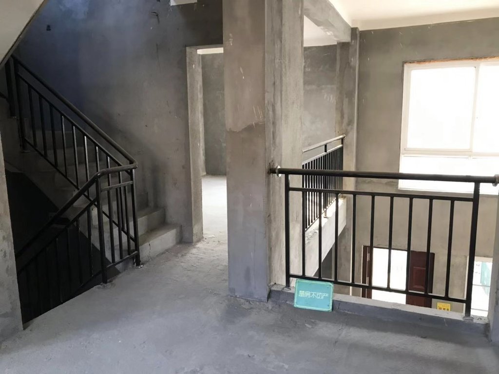 御江湾江滩公园旁仙桃二小对面三层联排别墅两个 立停车位自带花园买到就是挣到