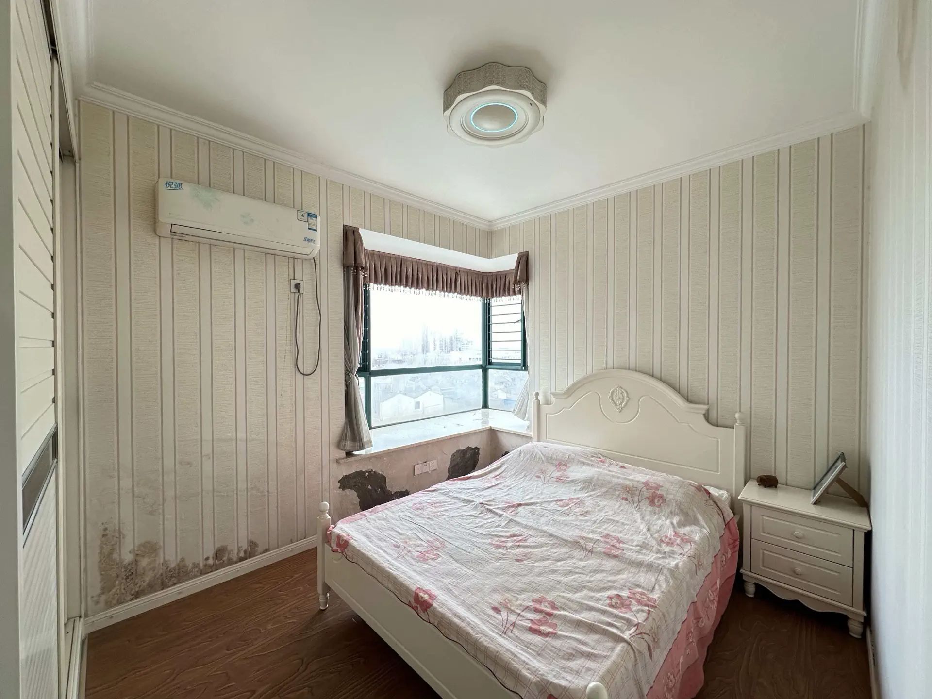 东区车站旁，电梯小高层，单价3700，好楼层，证满二，业主诚心出售