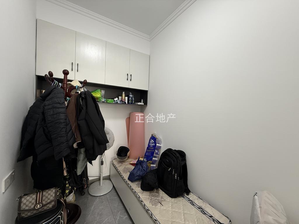 急售，城南，元泰未来城C区，精装小三房，电梯好楼层，拎包入住，成色新，证满二