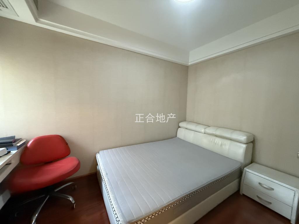 诚心出售，新城一号，精装2房，中间楼层，证满二，拎包入住