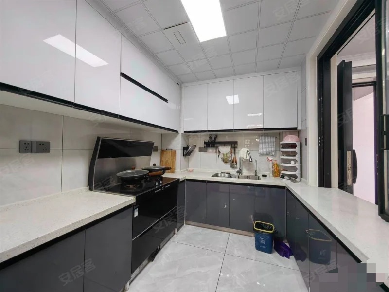 387，急售，城南，领秀城，精装大三房，中间好楼层，全屋品牌家具家电，业主诚心出售