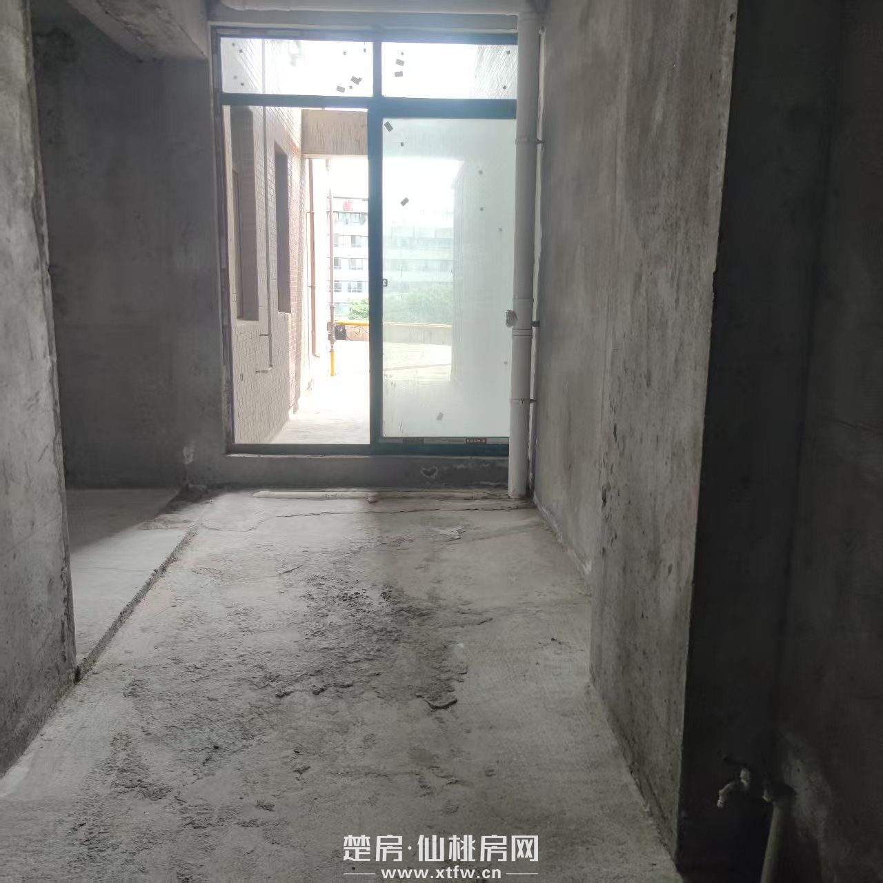 电梯毛坯3仟每平送100平露台