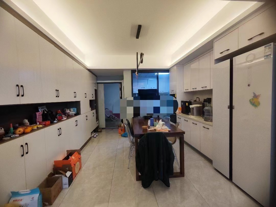 亏本出，吾悦旁次新小区，蓝天新城，精装大三房，单价6800，送车位，三开间朝南，人车分流。好楼层朝阳xiao学，元泰三