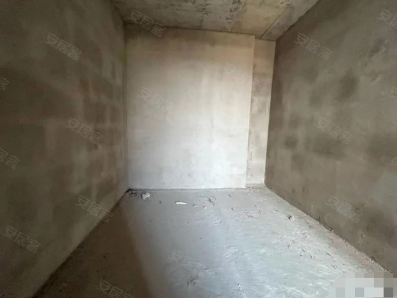 捡漏，城南，毛坯两房，南北通透，诚心出售，好楼层