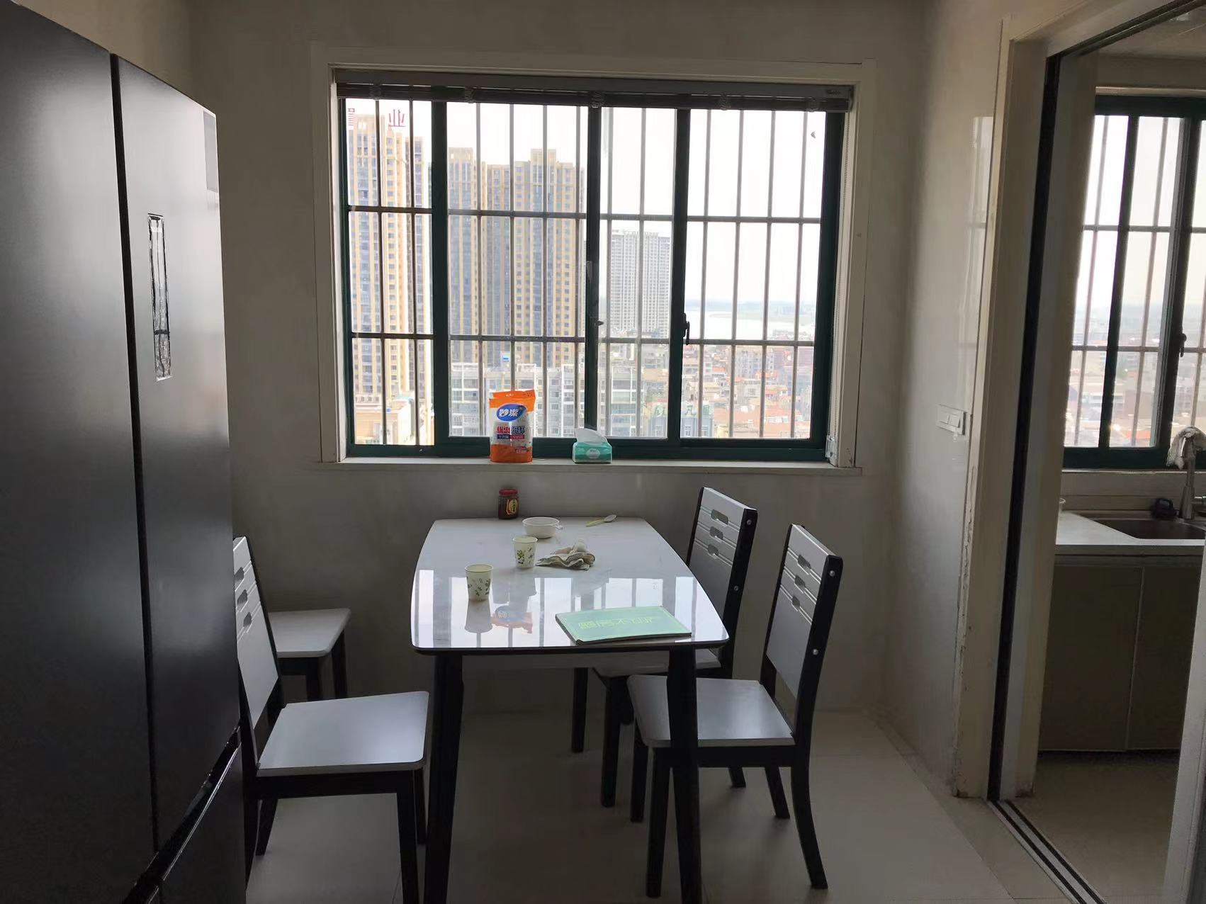 浅水湾中央公园旁边就是商城周边配套齐全离武商很近