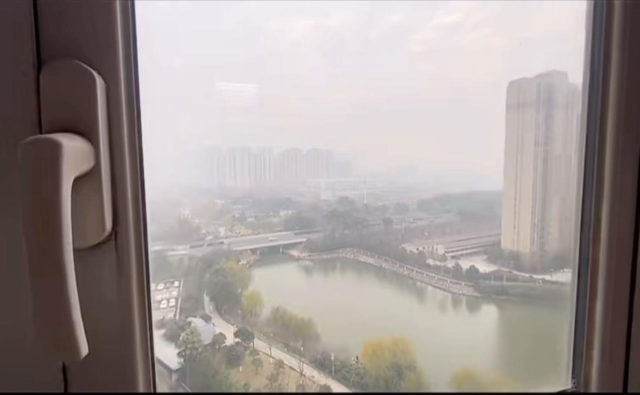 降价了，新城一号，湖景房，精装大四房，全新装修，全屋品牌装修，证满二，中间楼层