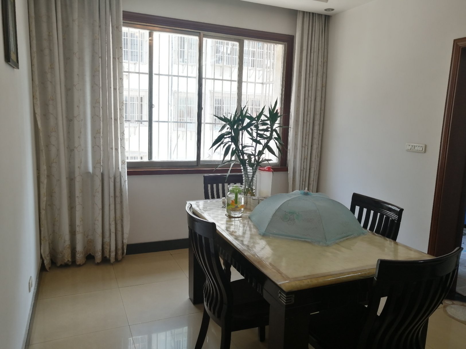 实验 正对面装修三房，步梯好楼层，带地下室