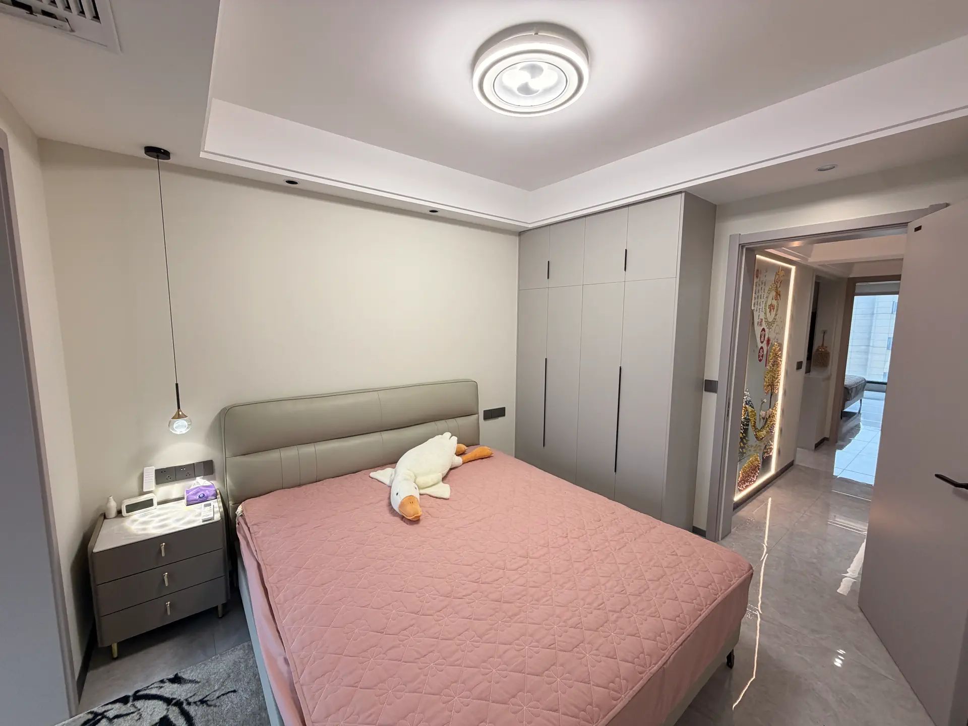 吾悦广场旁，元泰C区，精装三房两卫四阳台，9.9成新，6k多单价，电梯好楼层价格看中可谈❗️