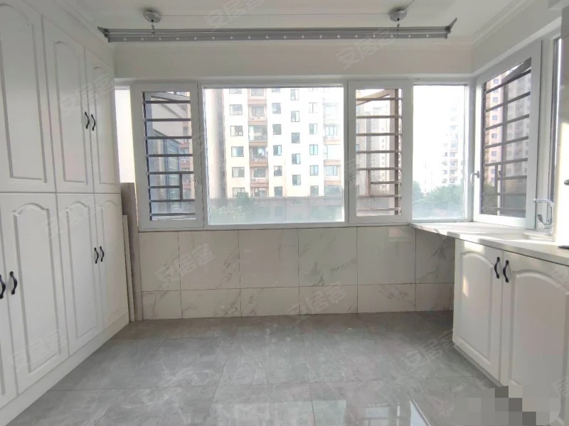 ？234，急售，降价了，荣怀，精装三房两卫，单价5700，毛坯价买精装，基本未住