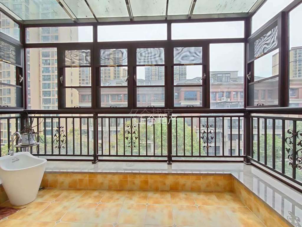 房东急售，城南新城壹号，大平层，电梯入户，花园洋房，好楼层，带车位