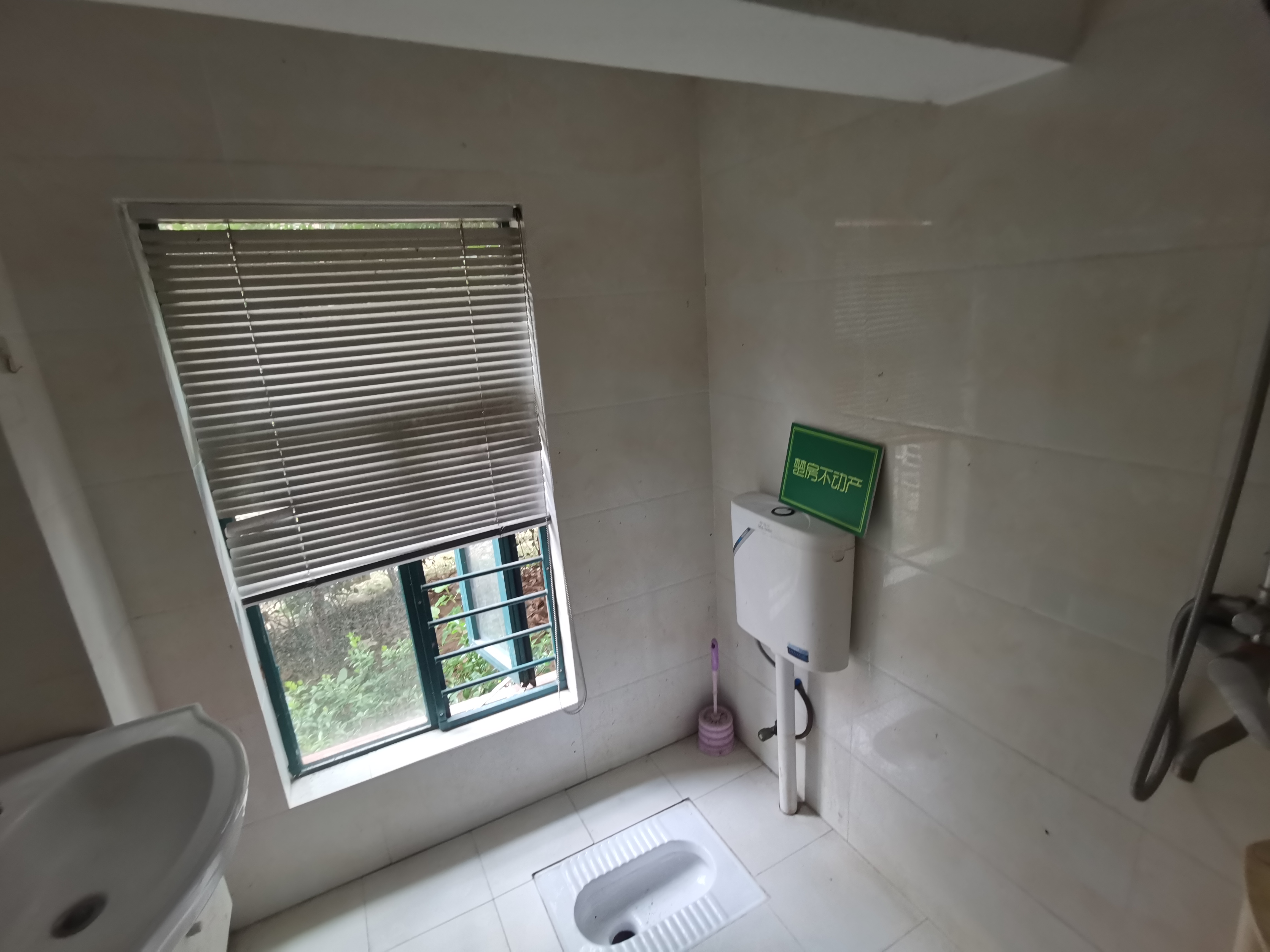 新城壹号二期门面出售成本价看房方便做卡小生意还是蛮到位滴