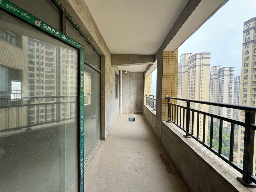 和合五期，单价3500，毛坯四房，好楼层，快来捡漏，证满二