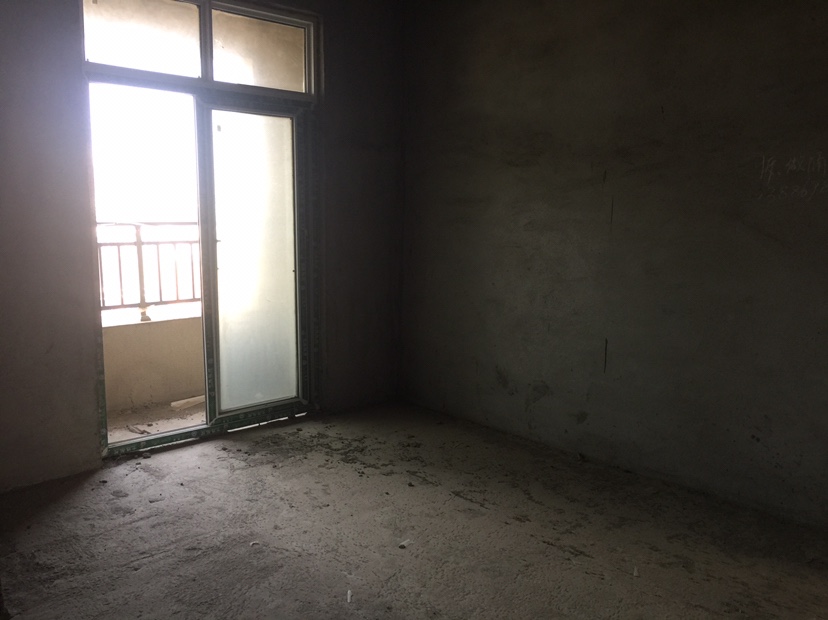 元泰未来城A区3室2厅1卫110平新证