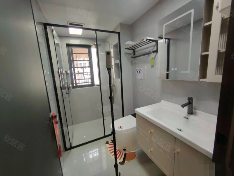 城南，吾悦华府，精装修三房二厅二卫，房东急售，好楼层，大阳台，拎包入住