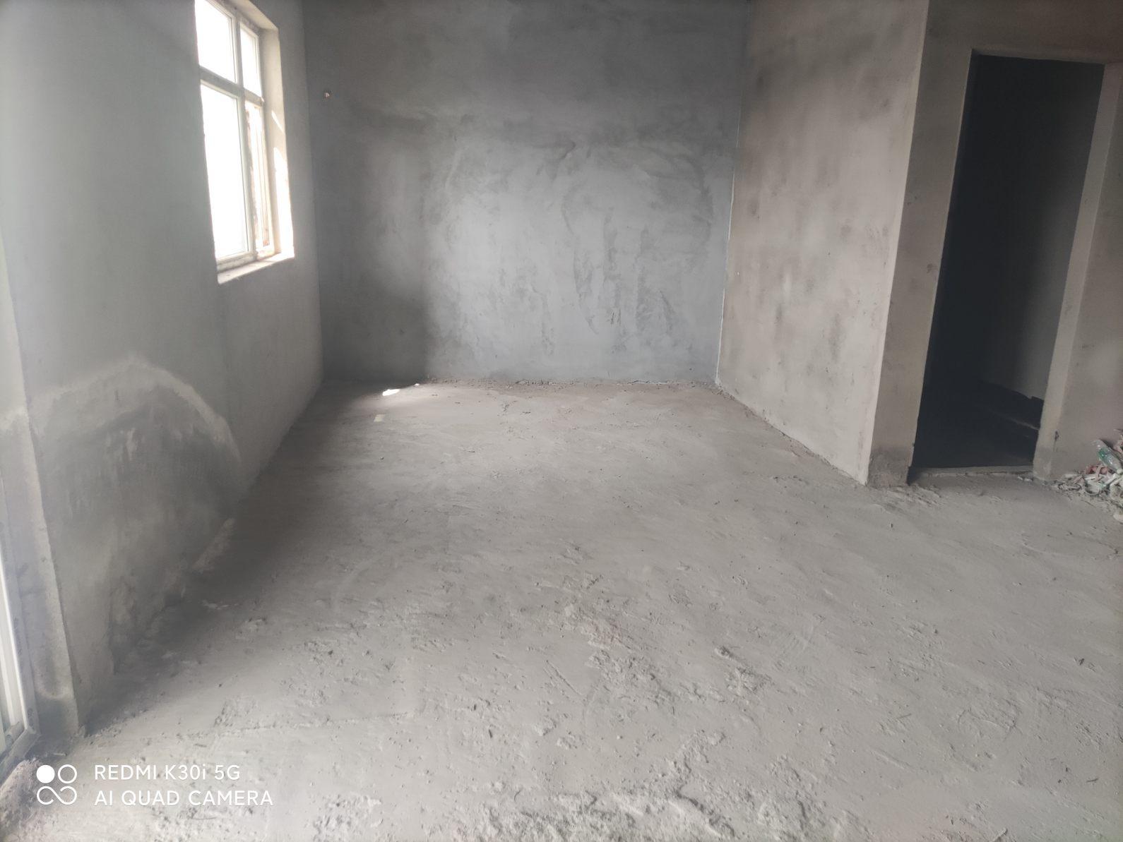 业主急售润泽天下毛坯三室两厅两卫，不动产证在手